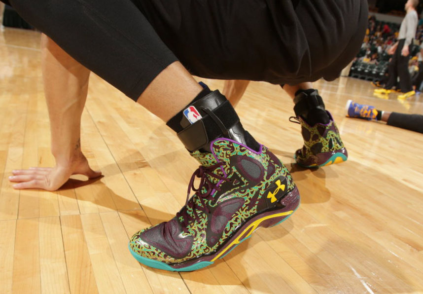 Stephen Curry Wears 'Mardi Gras' Under Armour Anatomix Spawn PE (3)