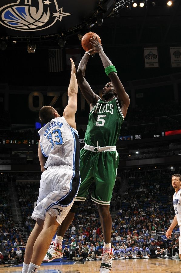 Kevin Garnett wearing the Anta KG1