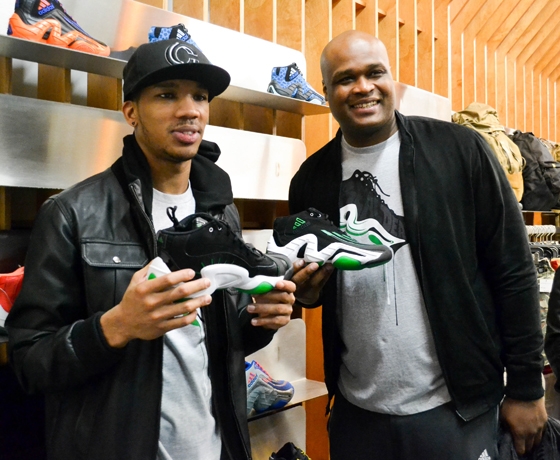 Weird News // Antoine Walker Listed As "Someone Else" On eBay Signing Own Shoe Sole Collector
