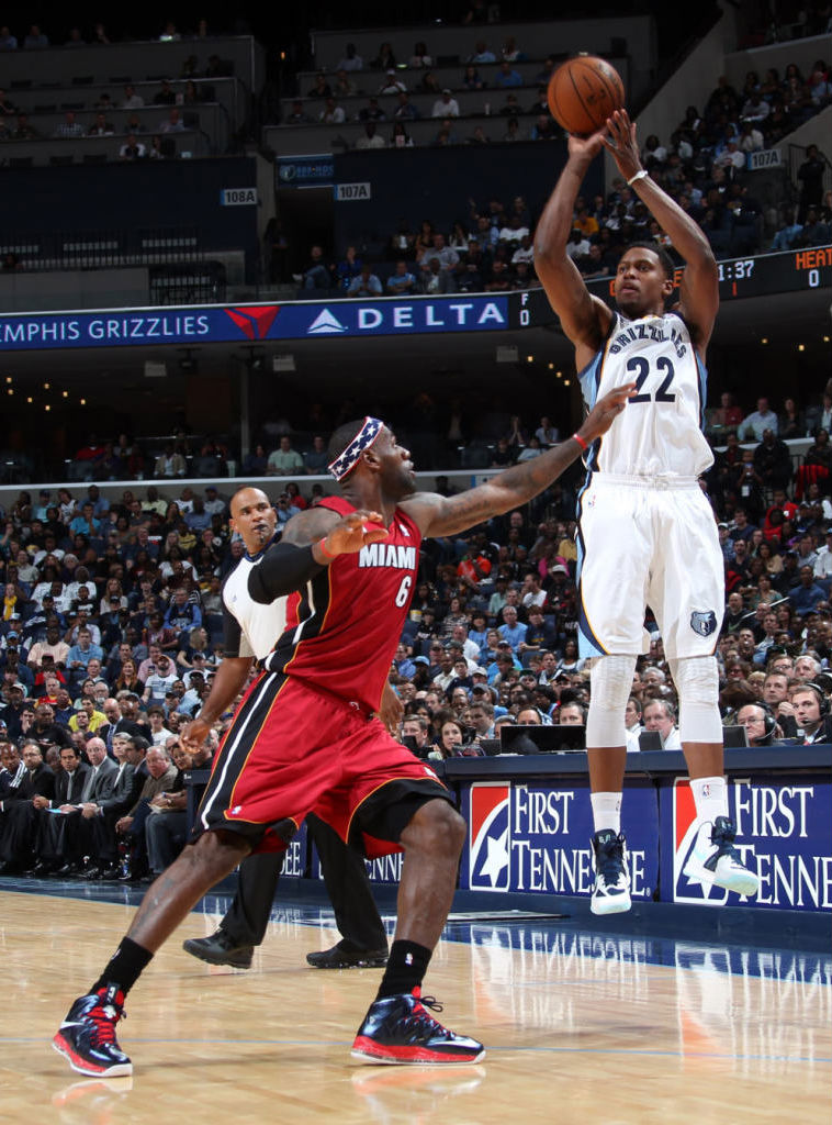 LeBron James wearing Nike LeBron X Veterans Day PE (6)