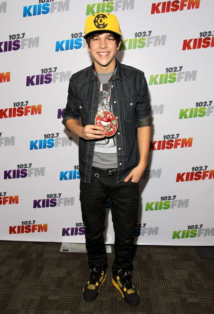 Austin Mahone wearing Air Jordan 4 Thunder