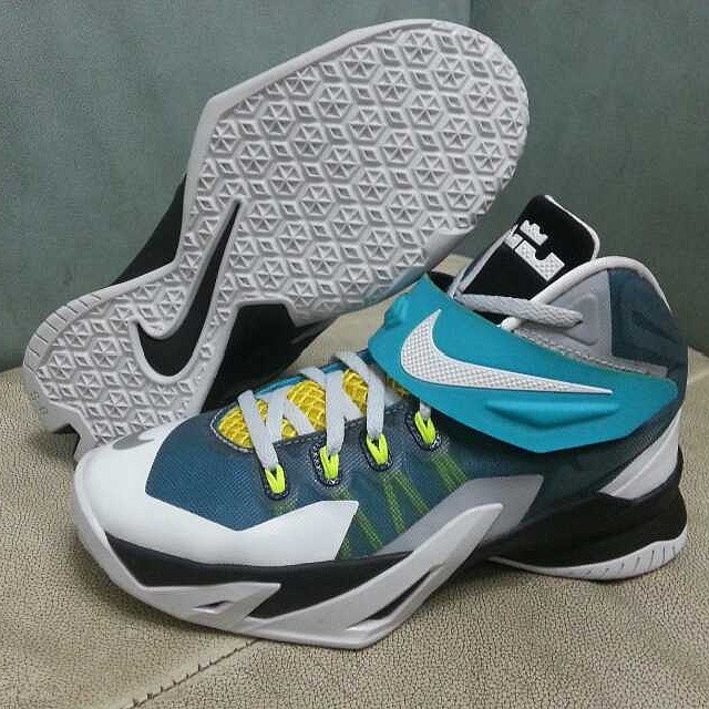 Lebron zoom hotsell soldier 8