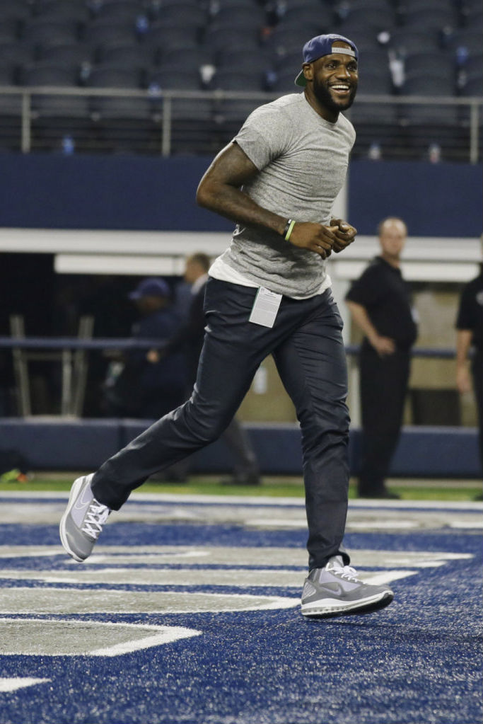 LeBron James Wearing Cool Grey Nike Air Max LeBron VII 7 (4)