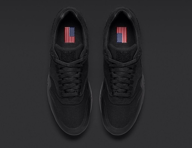 air max 1 patch black