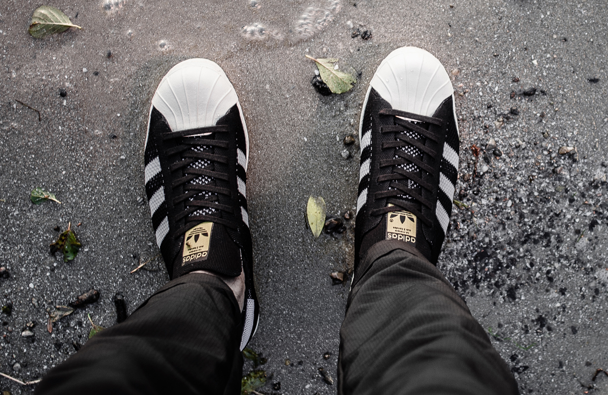 adidas superstar on foot