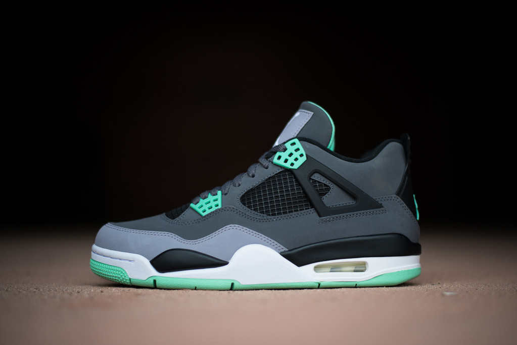 aj 4 green glow