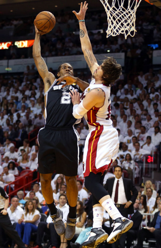 Kawhi Leonard Posterizes Mike Miller In Nike Air Force Max 2013 (6)