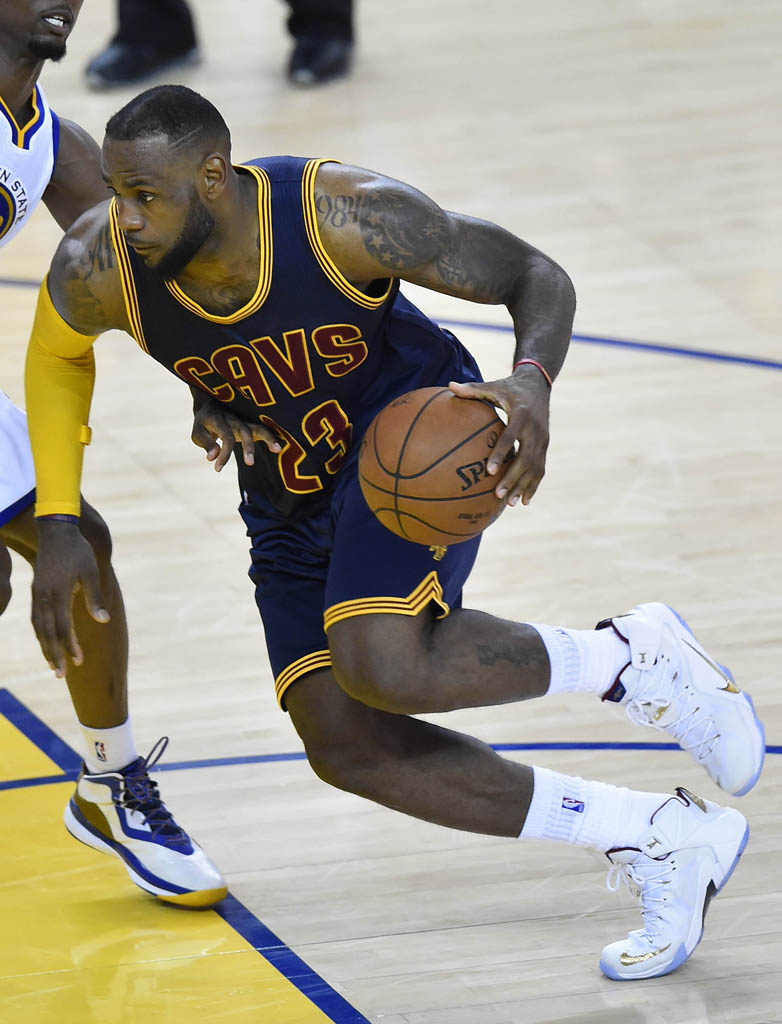 LeBron James Drops 44 in a Nike LeBron 