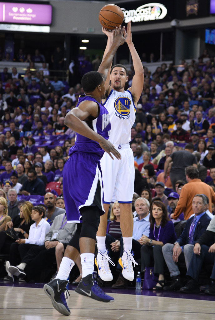 Rudy Gay wearing Nike Hyperfuse 2014 PE; Klay Thompson wearing Nike Hyperdunk 2014 PE