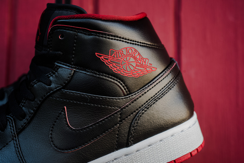 nike jordan 1 black red