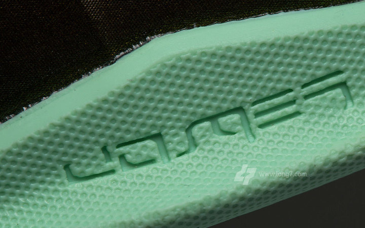 Nike LeBron XI Parachute Gold Release Date 616175-700 (11)