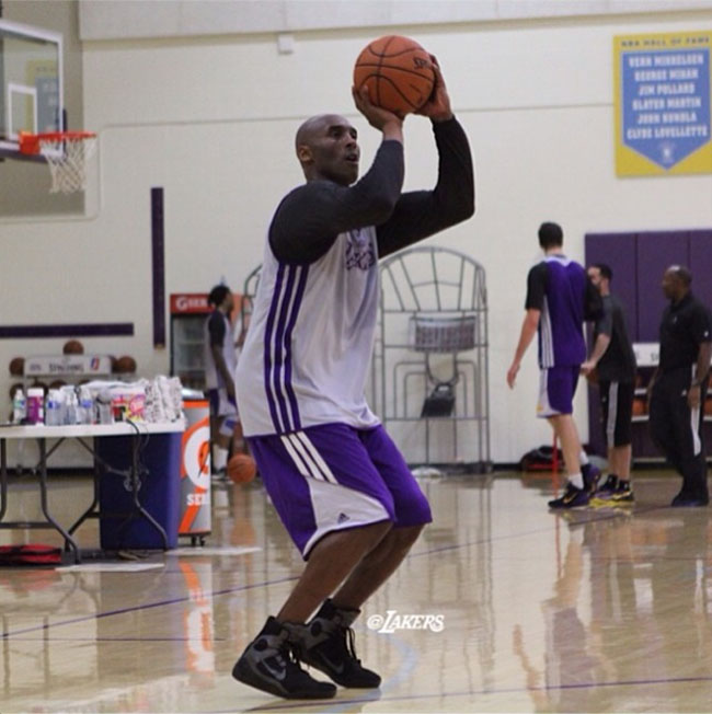 Sole Watch // Kobe Bryant Wears the Nike Kobe 9 Elite | Sole Collector