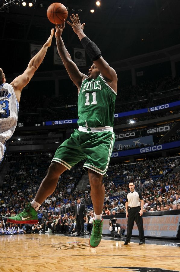 Glen Davis wearing the Nike Zoom Hyperfuse