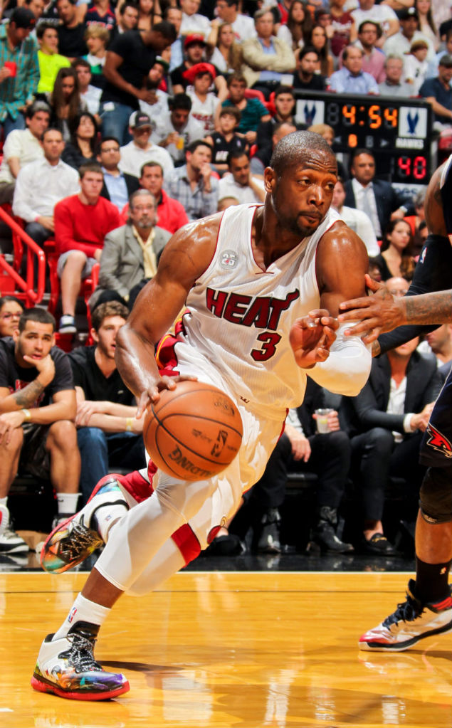 Dwyane Wade wearing Li-Ning Way of Wade Gradient Peel by Mache Custom Kicks (8)