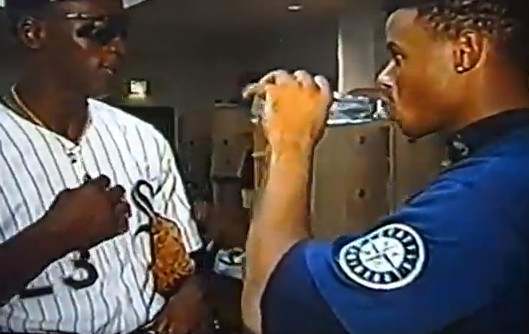 Ken Griffey Jr's autograph at '93 MLB 