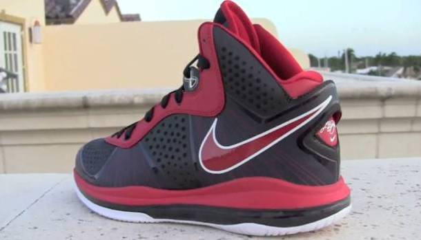 Video: Nike Air Max LeBron 8 V/2 King James Shooting Stars