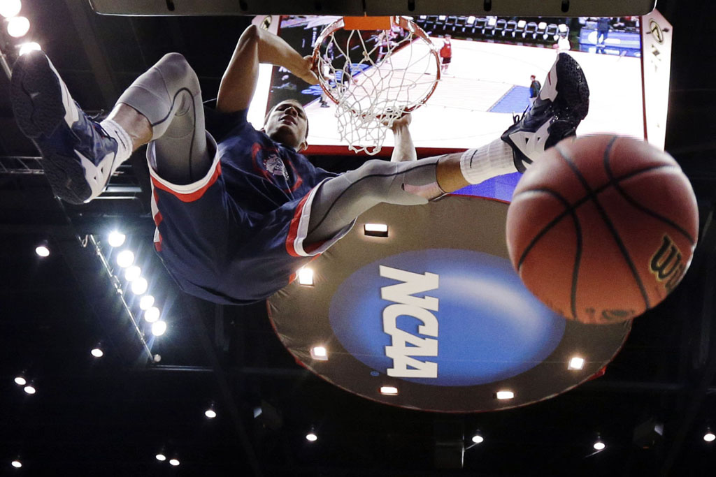 Angel Nunez wearing Nike LeBron XI 11 Gonzaga PE