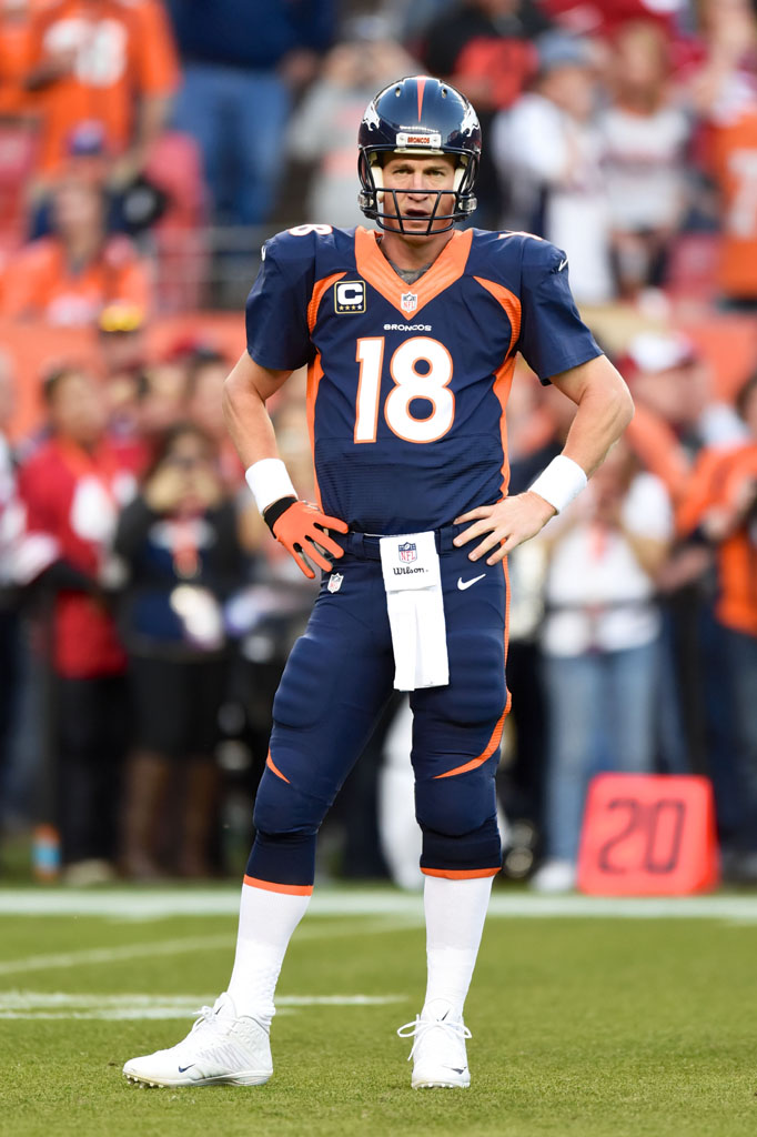 Peyton Manning Breaks NFL's All-Time Passing Touchdown Record in