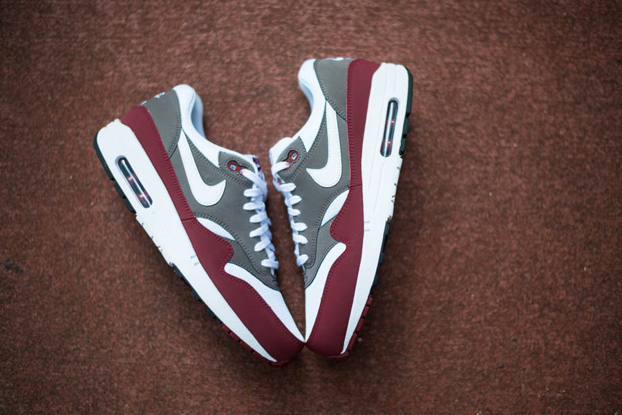 Nike air max 1 outlet essential white team red