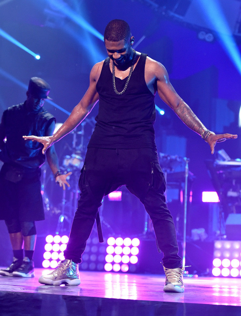 Usher wearing Gold Air Jordan XI 11 (2)