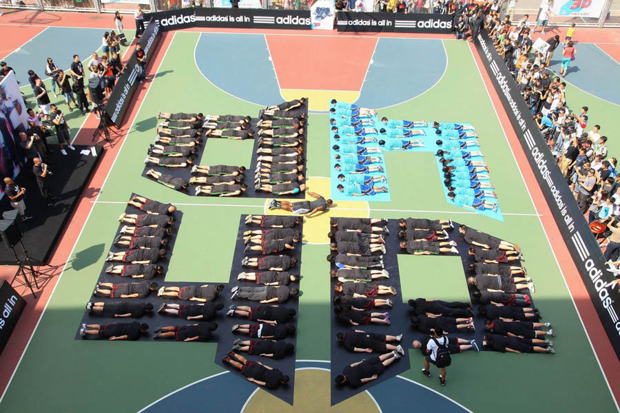 Dwight Howard Planks with 100 Fans to Kick Off China Tour in Beijing