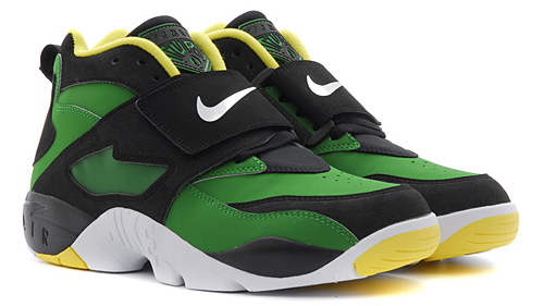 Nike Air Diamond Turf Oregon Ducks green and yellow