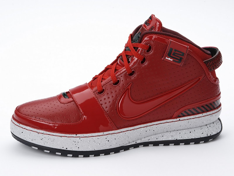 Top 10 Nike LeBron Shoes We Want To See Retroed Complex