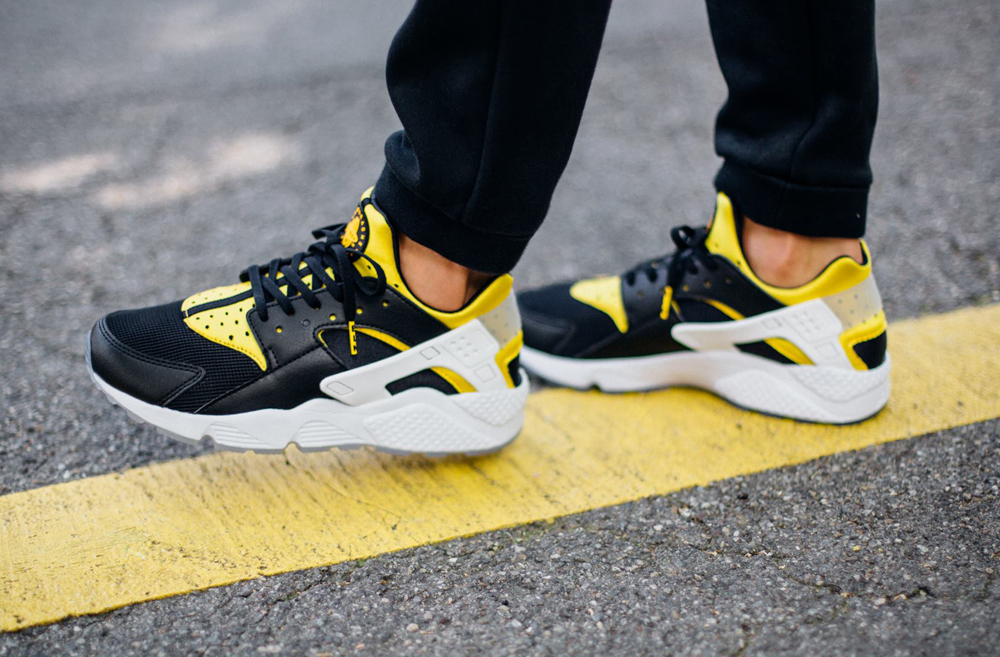 nike huarache on foot