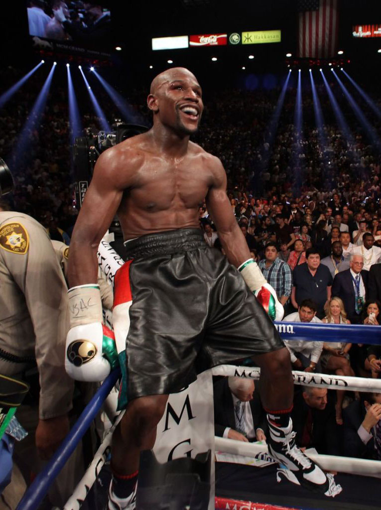 Floyd Mayweather Beats Marcos Maidana in Reebok Boxing Boots (4)