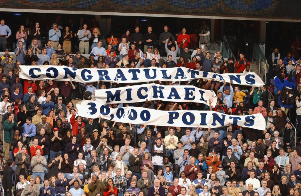 Michael Jordan Scores 30,000th Point in the Air Jordan XVII 17 White Blue (7)
