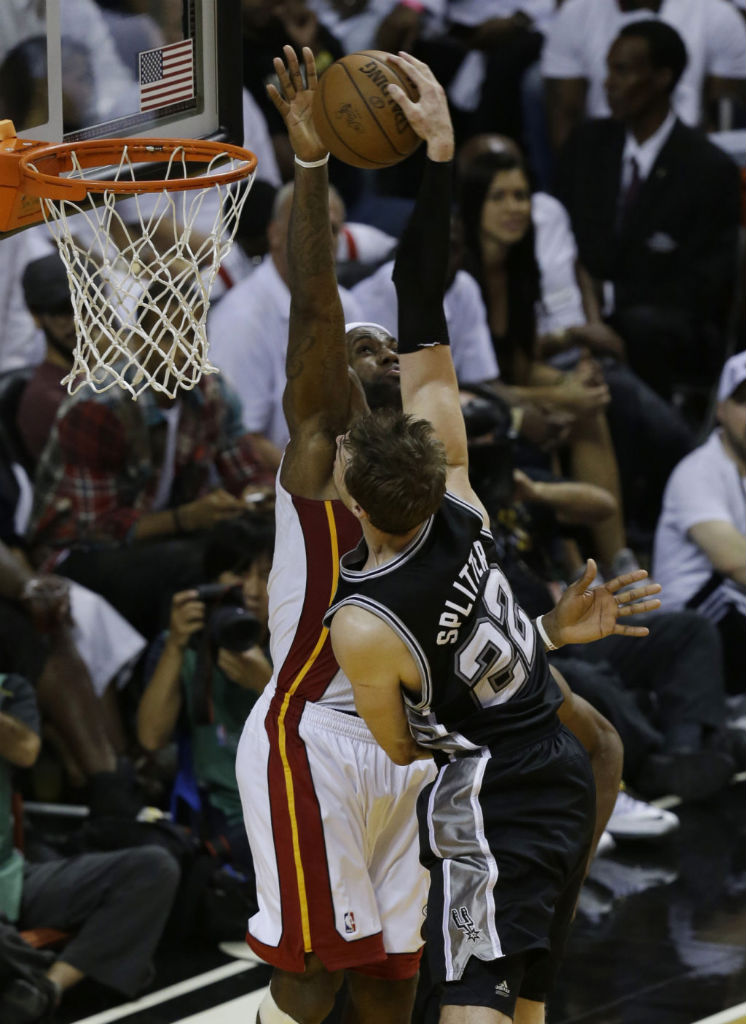 Highlight // LeBron James Blocks Splitter In Nike LeBron X PS Elite PE (2)