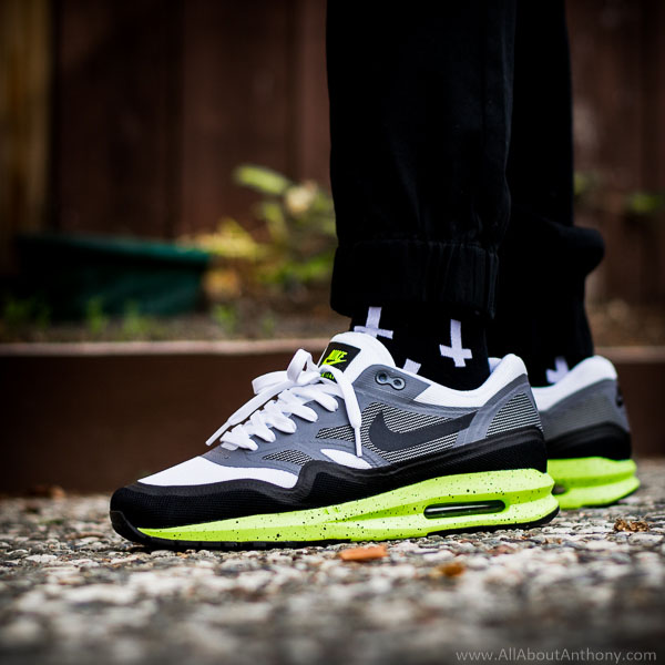 verse001 in the Nike Air Max Lunar 1