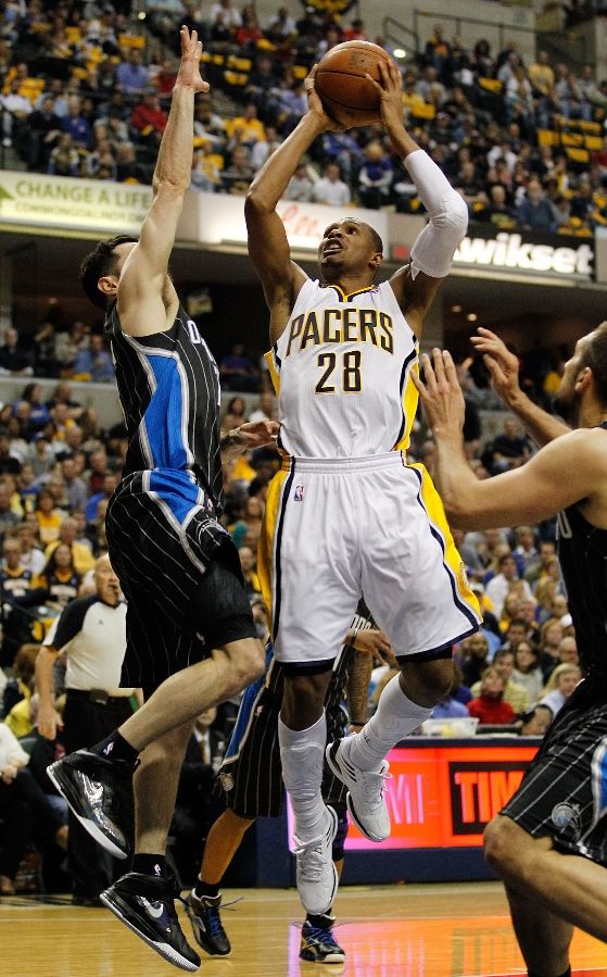 J.J. Redick wearing Nike Air Max Soldier V; Leandro Barbosa wearing adidas adiZero Crazy Light Low