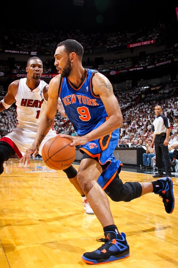 Jared Jeffries wearing Air Jordan Retro IV 4 Cavs