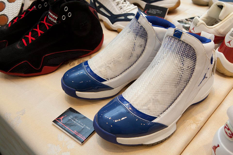 blue jordan 19