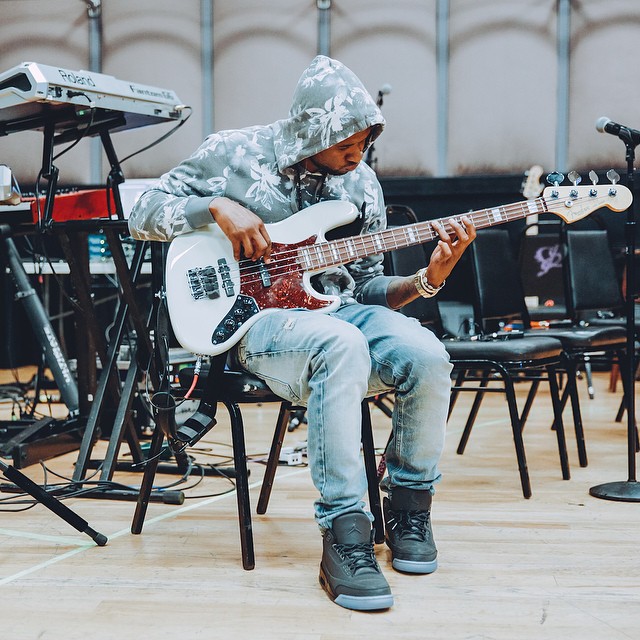 Usher wearing Air Jordan 5Lab3 Black