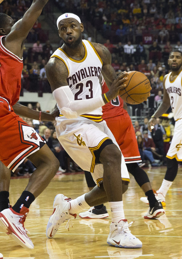 LeBron James Debuts Nike LeBron XII 12 Cavs Home PE (4)