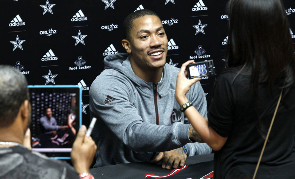 Photos adidas Derrick Rose Stop by Foot Locker at Florida