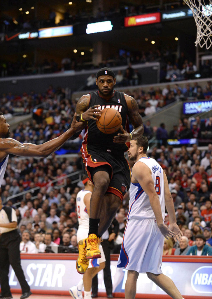 lebron james wearing lebron 10