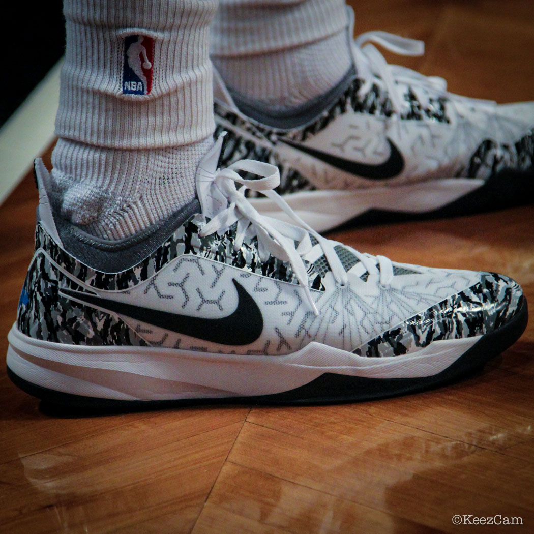 Deron Williams wearing Nike Zoom Crusader PE (1)