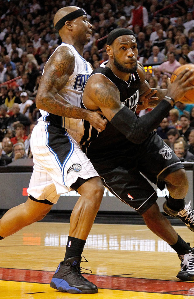 Quentin Richardson wearing Air Jordan XIII 13 Orlando Magic Away PE