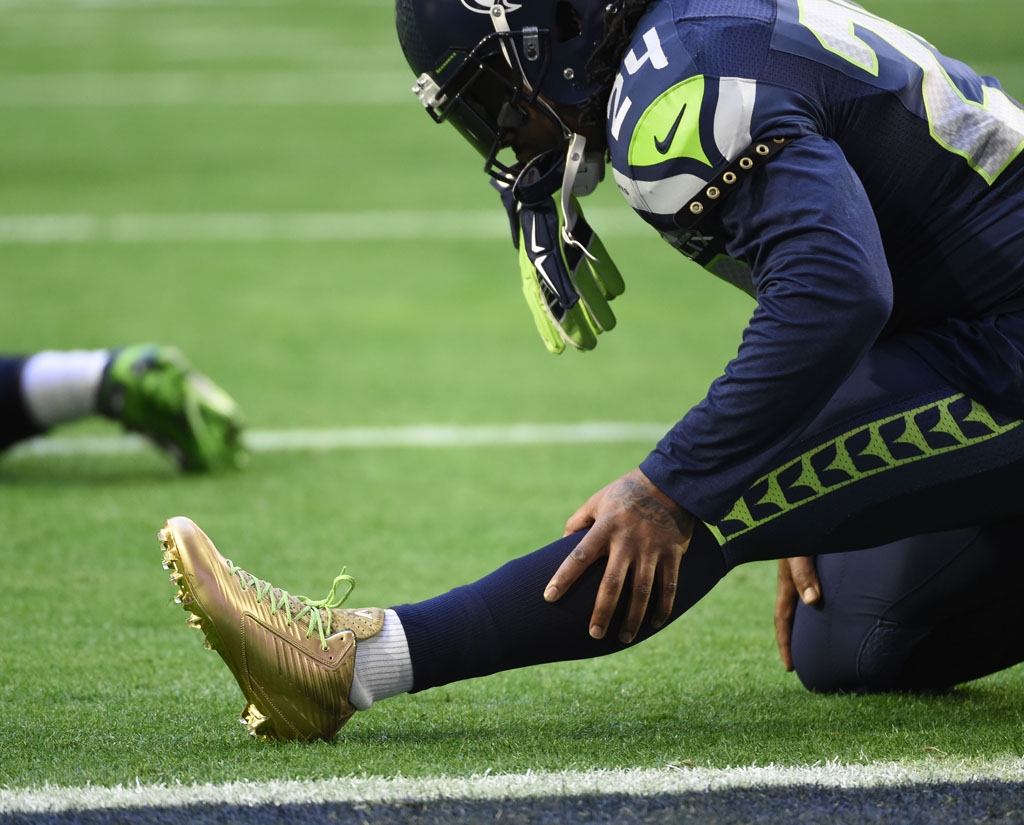 Marshawn Lynch wearing Gold Nike Vapor Speed Cleats for Super Bowl Warm-Ups (1)