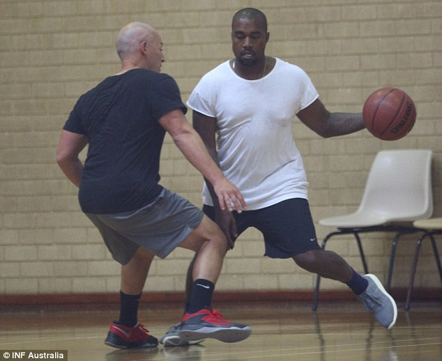 Kanye West wearing adidas Pure Boost Grey (4)