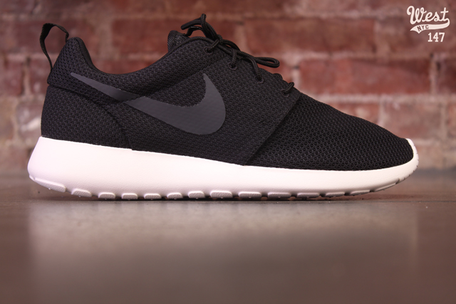 Nike Roshe Run - Two Colorways - Now Available | Sole Collector