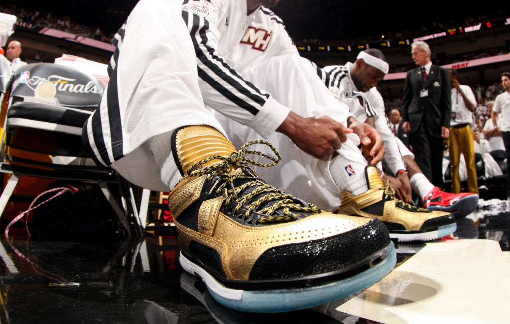 Dwyane wade sale gold shoes