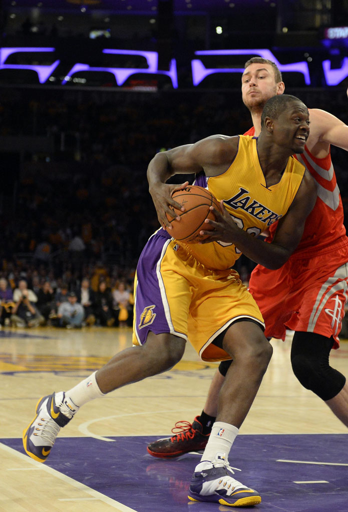 Julius Randle wearing Nike Zoom Soldier 8 Lakers PE