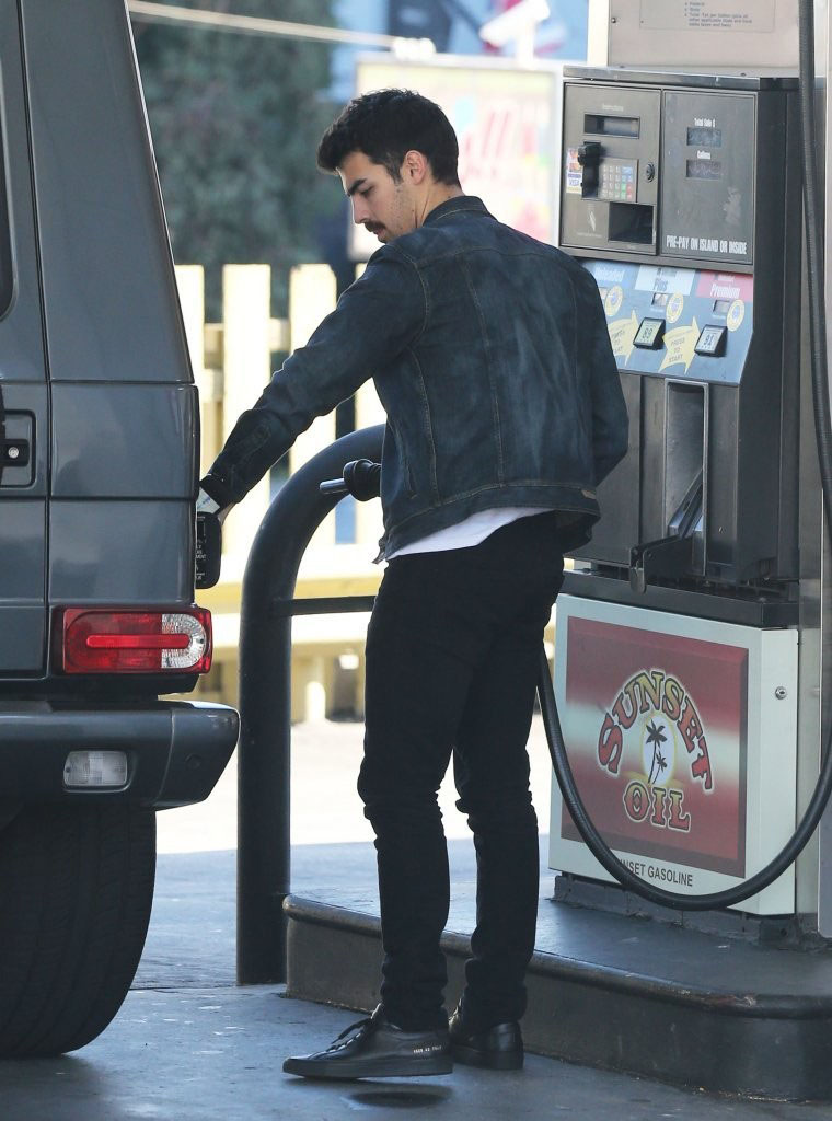 Joe Jonas wearing Common Projects Low-Top