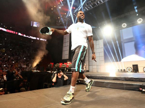 Lebron James Wears 2 Time Champion Lebron X Low Sole Collector