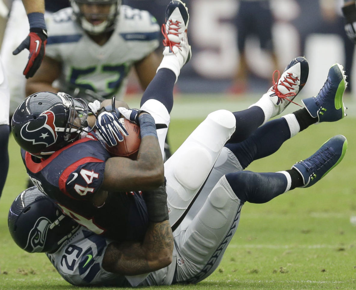 Earl Thomas wearing Air Jordan 12 XII Seattle Seahawks Away PE Cleats (3)