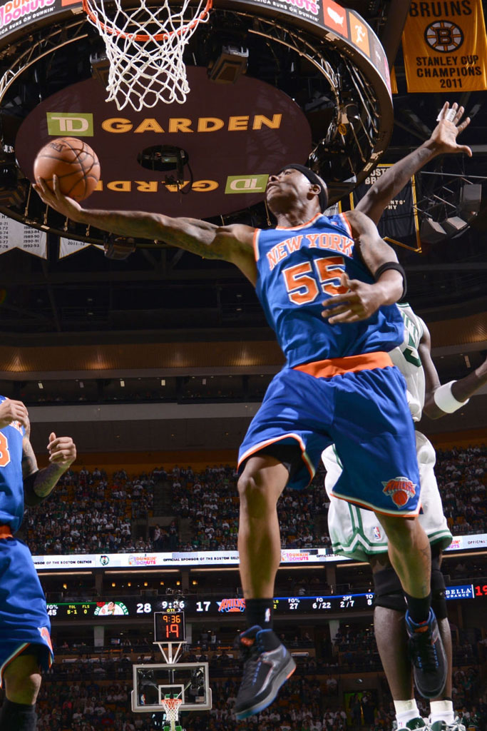 Quentin Richardson wearing Air Jordan II 2 New York Knicks Away PE